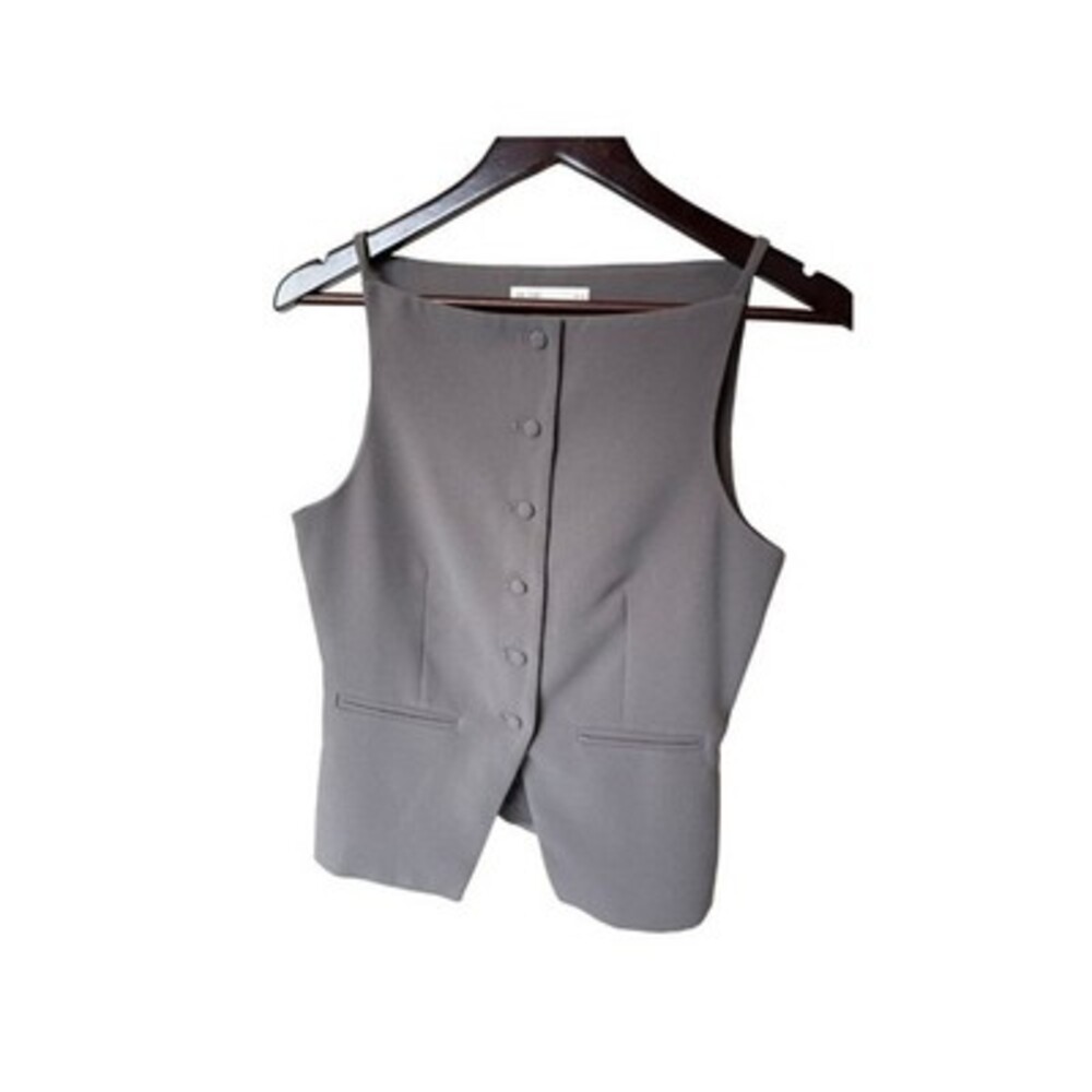 OAK + FORT HIGH NECKLINE BUTTON VEST (M) FEATHER GREY